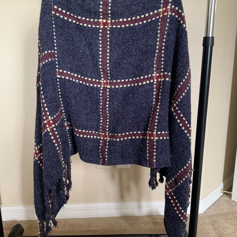 New Ladies Boutique Poncho Medium